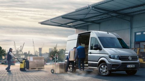 volkswagen-crafter-furgone-fronte.jpg